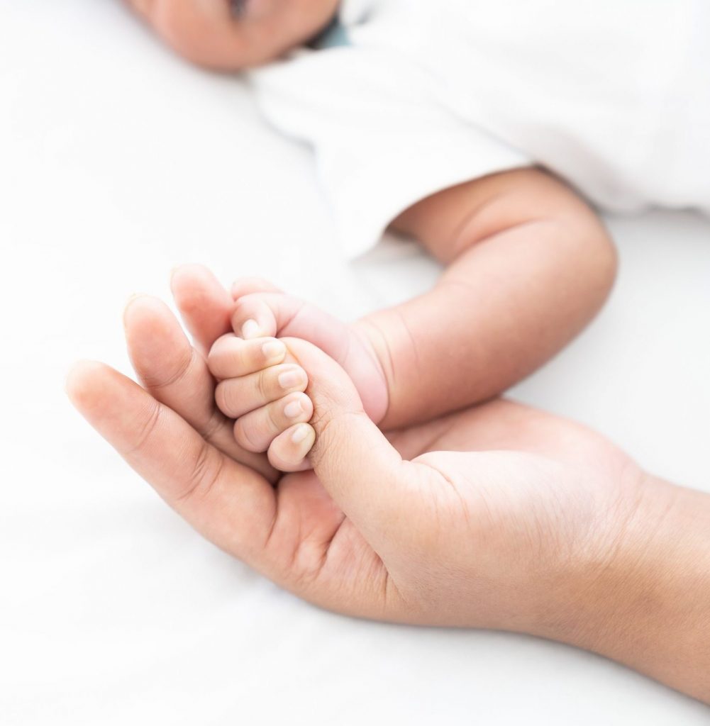 developmental-milestones-checklist-newborn